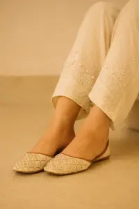 Beige geometric patterned khussa shoes for women, handcrafted ethnic footwear with closed toe design, ideal for casual wear, festive outfits, and traditional Pakistani fashion