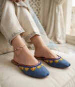Blue embroidered khussa for women worn with cream shalwar kameez and pearl anklet