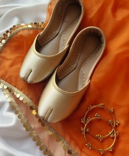 Golden bridal khussa for women with gold embroidery, Pakistan