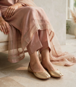 Ladies gold khussa with blush pink shalwar kameez and anklet