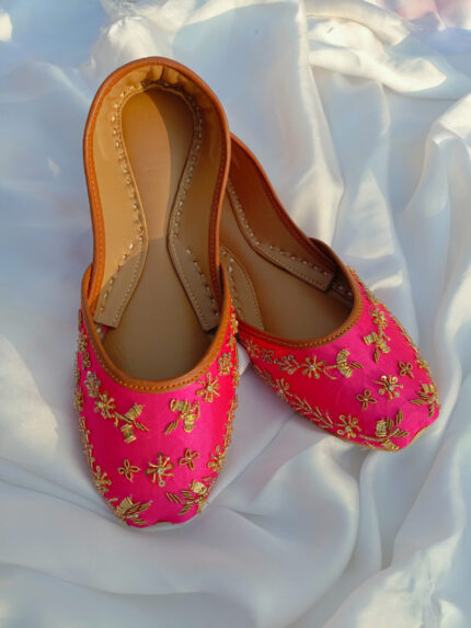 Pink khussa with gold zari embroidery for women in Pakistan
