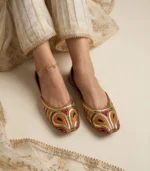 Woman wearing tilla khussa online Pakistan with ivory outfit