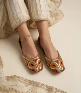 Woman wearing tilla khussa online Pakistan with ivory outfit