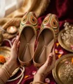 Tilla khussa online Pakistan held in mehndi decorated hands